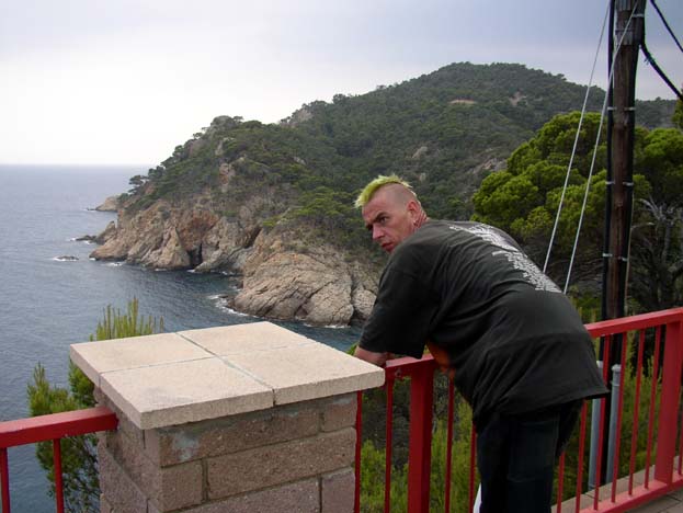 Blick auf die Steilküste, Cataluña en España.
