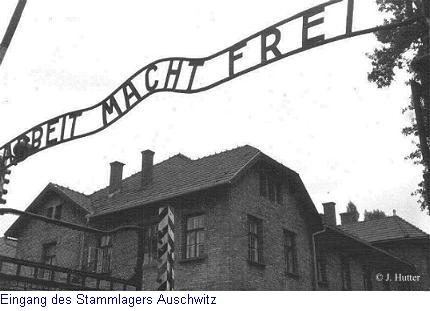 Eingang Stammlager Auschwitz: 'Arbeit macht frei'