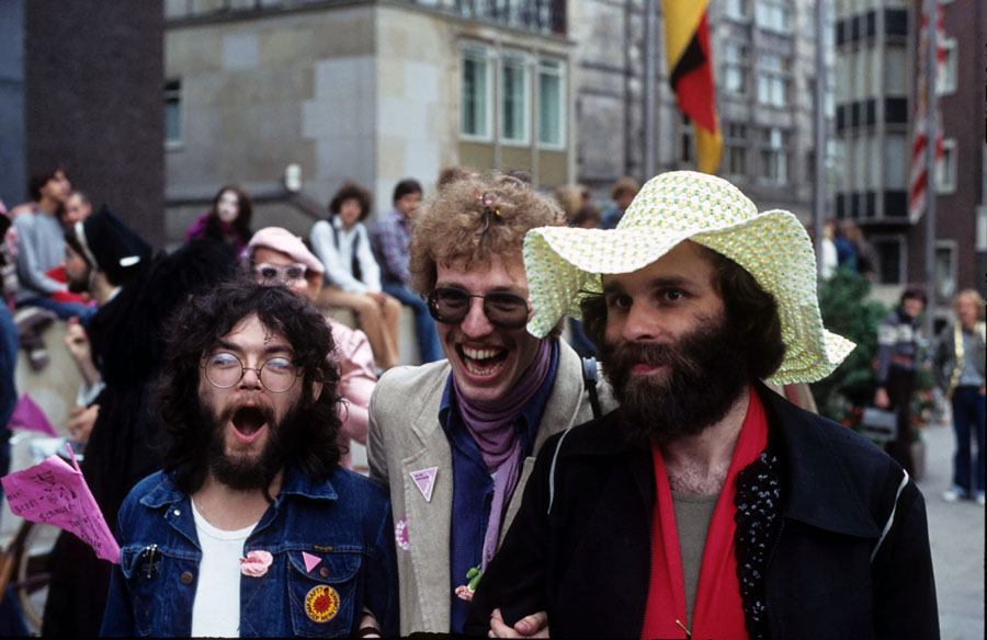 Vor der Bremischen Brgerschaft: Schwuler Karneval 1979.