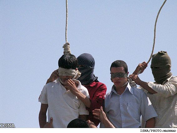 Islamischer Staatsterror gegen Homosexuelle im Jahr 2005: Im Iran werden Jugendliche wegen gleichgeschlechtlicher Kontakte gehängt